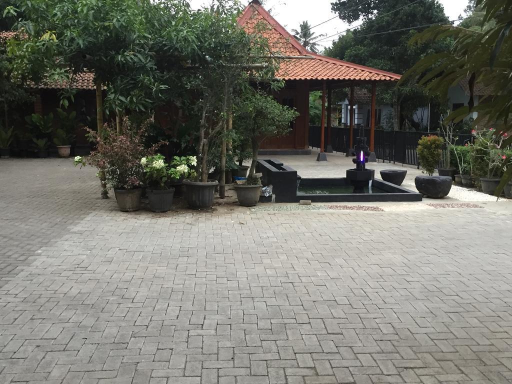 Anugrah Borobudur Magelang Exterior foto